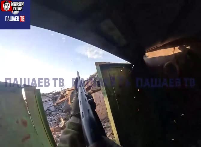Video :A Russian soldier uses a shotgun to shoot down a Ukrainian drone